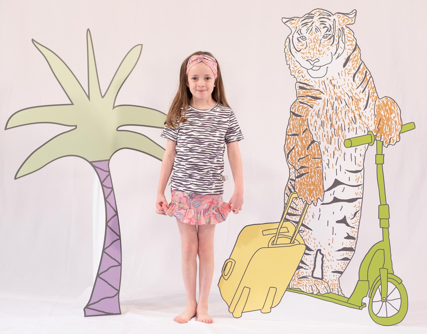 KIDS PARROT PRINT FRILL HEM SKORT