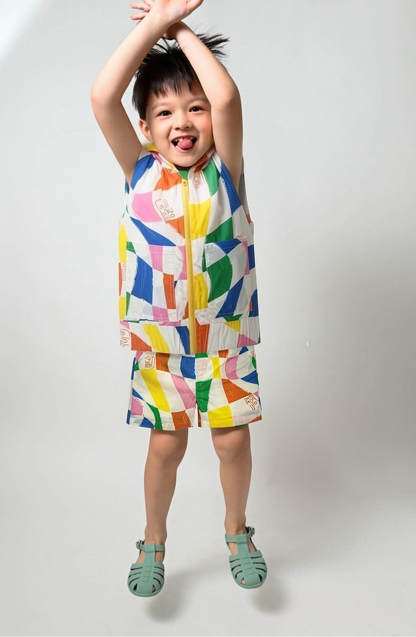 KIDS' RAINBOW GEOMETRIC BLOCK HOODED SLEEVELESS JACKET