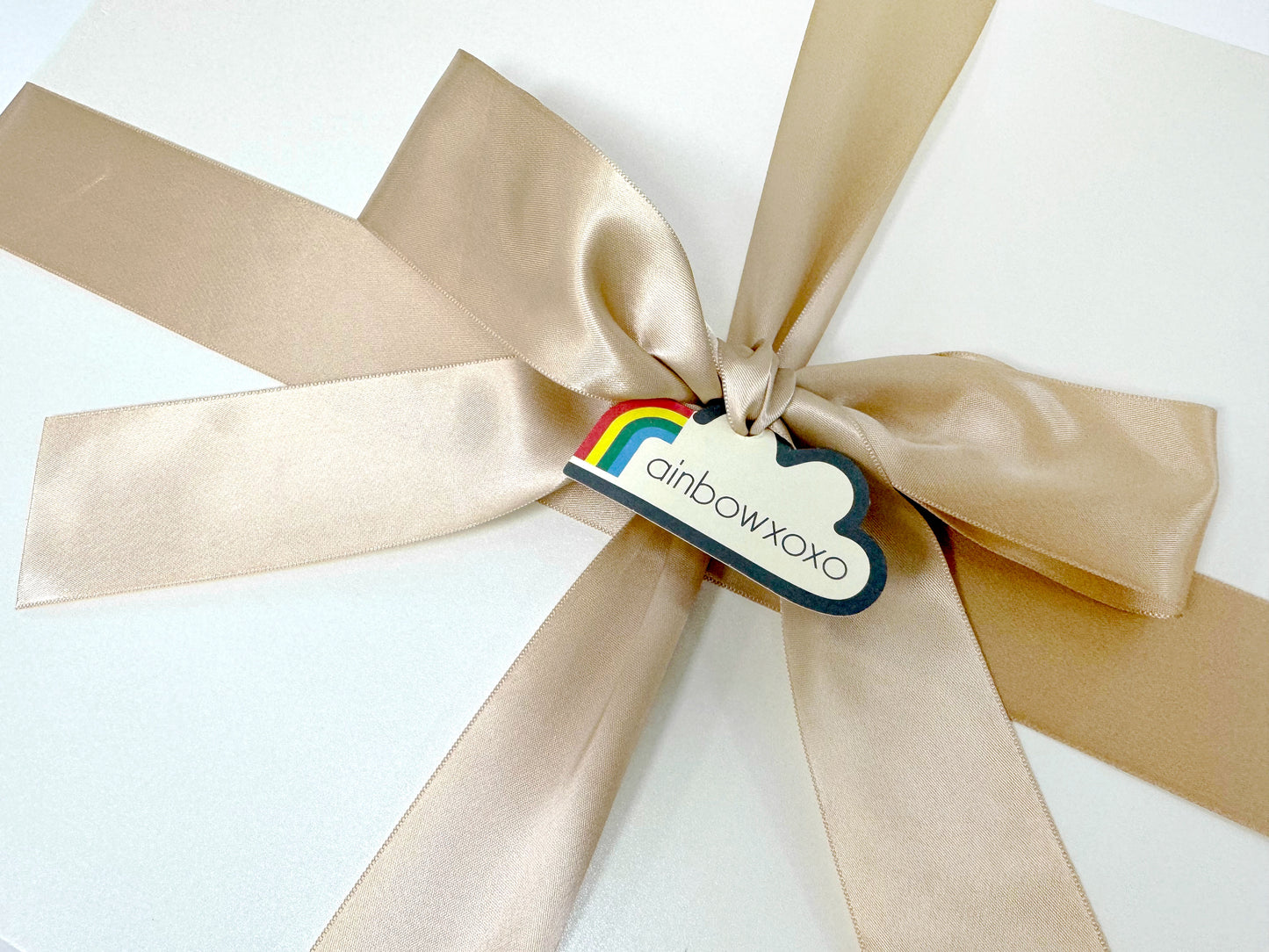 PEARL WHITE AND COFFEE-COLORED RIBBON RECTANGULAR GIFT BOX